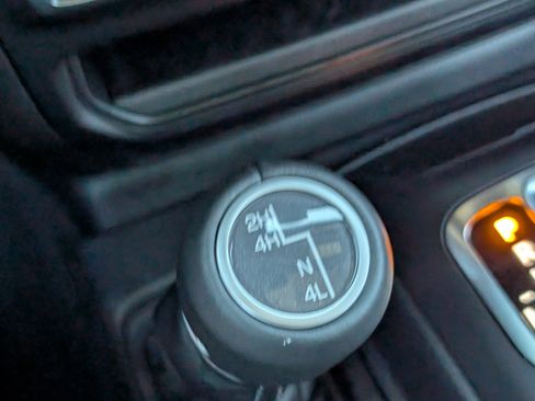 Used 2025 Jeep Wrangler Unlimited Sahara AWD/4WD image 27