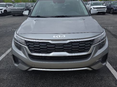 Used 2023 Kia Seltos LX AWD/4WD image 2