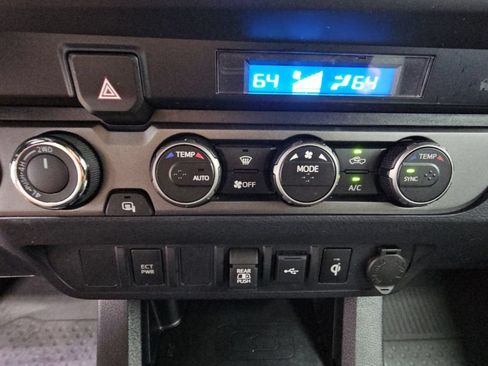 Used 2023 Toyota Tacoma TRD Off-Road AWD/4WD image 18