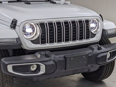 Used 2025 Jeep Wrangler Unlimited Sahara AWD/4WD image 40