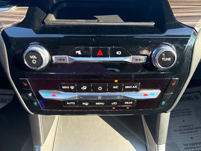 Used 2022 Ford Explorer Limited w/ Equipment Group 301A AWD/4WD image 19
