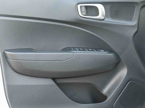 Used 2026 Hyundai Venue SEL FWD image 24