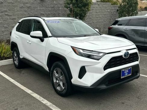 Used 2022 Toyota RAV4 XLE w/ Convenience Package AWD/4WD image 2
