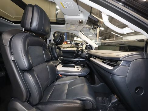 Used 2025 Lincoln Navigator Reserve image 28