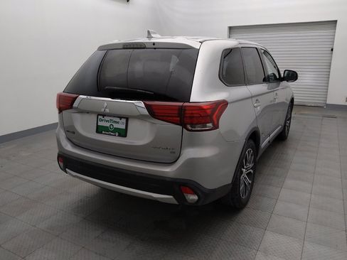 Used 2018 Mitsubishi Outlander SE image 7
