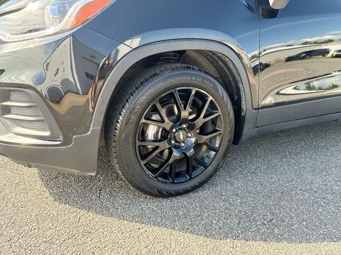 Used 2022 Chevrolet Trax LT w/ Midnight Edition FWD image 31