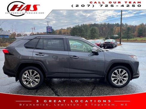 Used 2019 Toyota RAV4 XLE Premium image 8