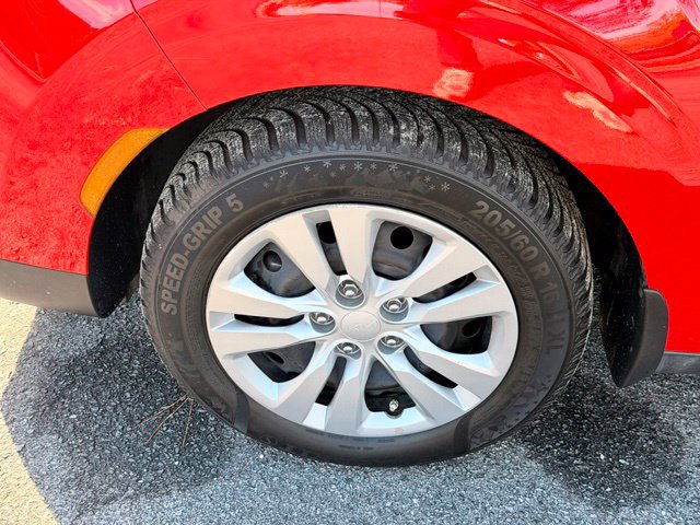 Used 2025 Kia Soul LX FWD image 31
