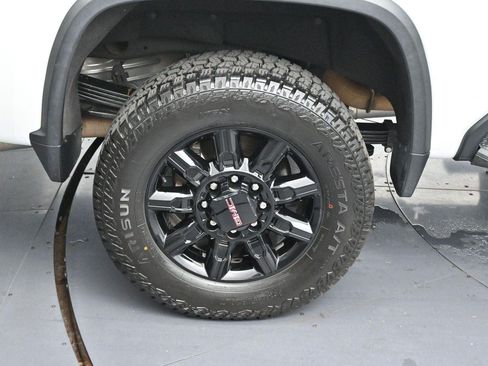 Used 2024 Chevrolet Silverado 2500 LTZ AWD/4WD image 33