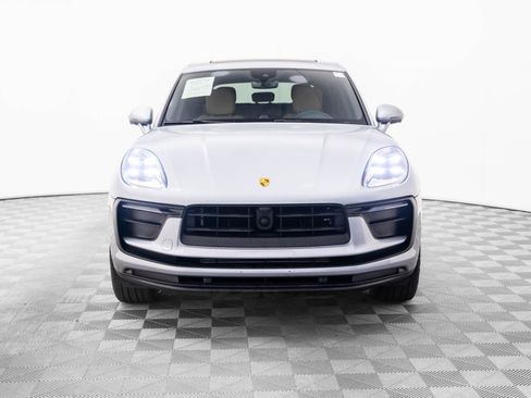 Certified 2025 Porsche Macan image 9