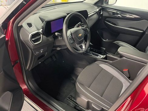 Used 2025 Chevrolet TrailBlazer LT w/ LT Cold Weather Package image 3