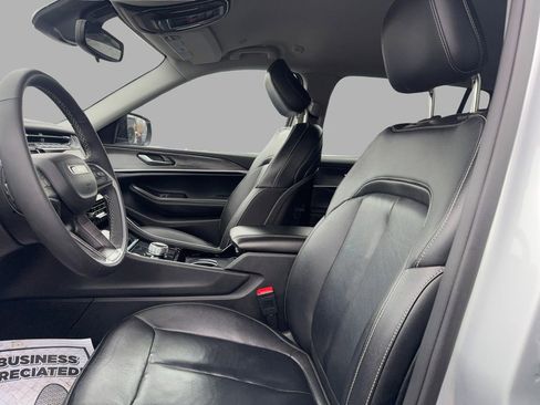 Used 2023 Jeep Grand Cherokee L Limited w/ Black Appearance Package image 8