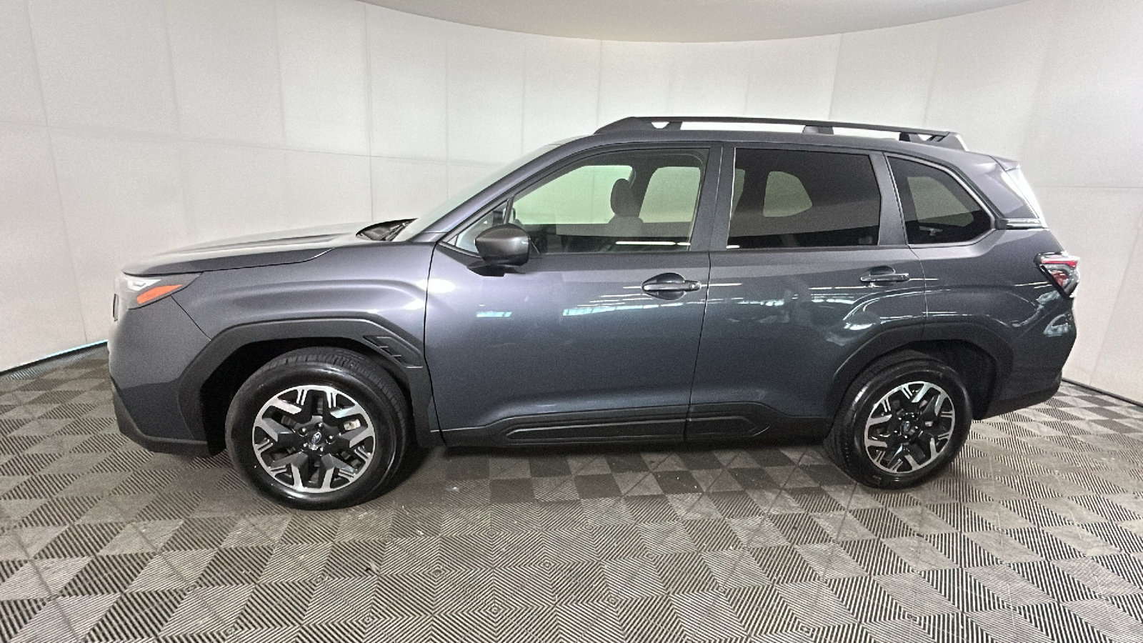 Used 2025 Subaru Forester Premium AWD/4WD image 6