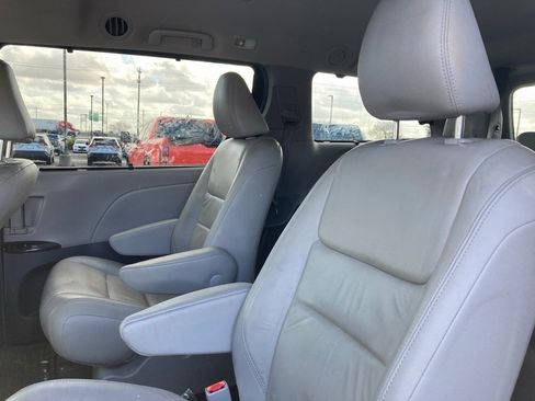 Used 2016 Toyota Sienna XLE image 11