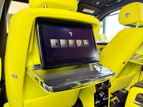 Used 2025 Rolls-Royce Cullinan Black Badge image 53