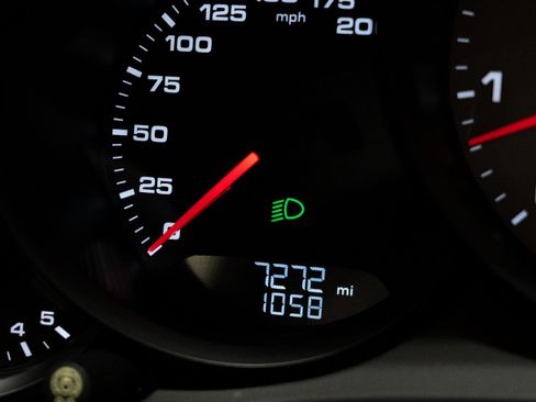 Used 2018 Porsche 911 Targa 4 GTS image 21