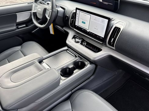 New 2026 Ford Expedition Active AWD/4WD image 19