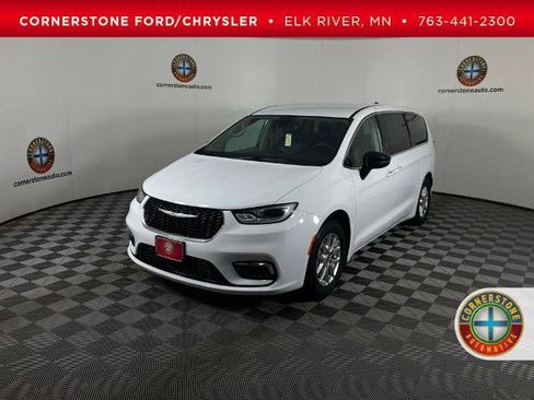 Used 2024 Chrysler Pacifica Touring-L image 1