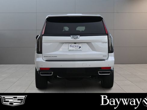 Used 2023 Cadillac Escalade Luxury w/ LPO, Floor Liner Package RWD image 7