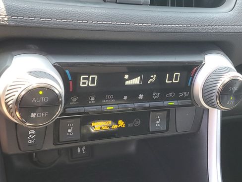 Used 2019 Toyota RAV4 XLE w/ Convenience Package AWD/4WD image 28