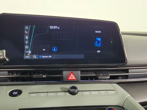 New 2025 Hyundai Elantra Limited image 15