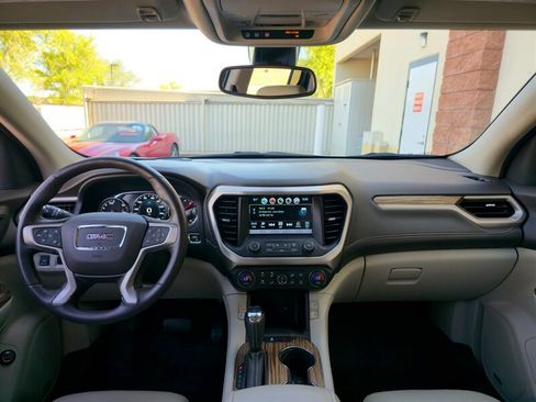 Used 2019 GMC Acadia Denali w/ Technology Package FWD image 17