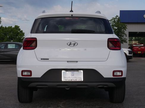Used 2025 Hyundai Venue SEL FWD image 15