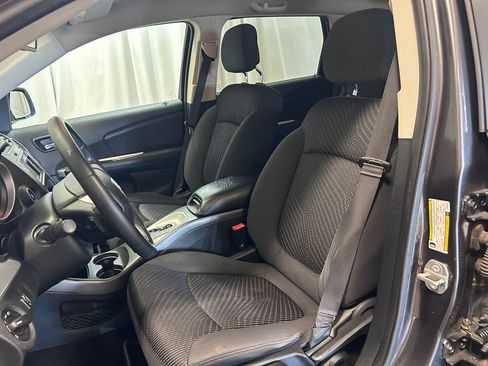 Used 2018 Dodge Journey SE w/ Connectivity Group FWD image 8