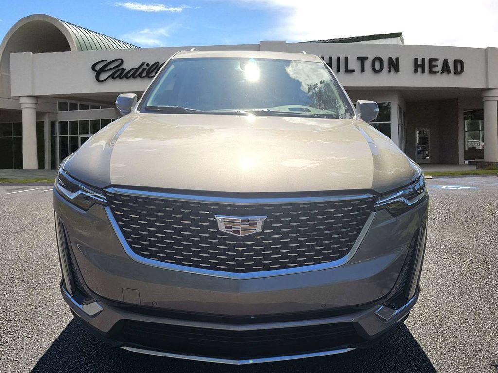 Used 2022 Cadillac XT6 Premium Luxury w/ Technology Package AWD/4WD image 9