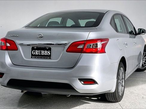 Used 2019 Nissan Sentra S image 2