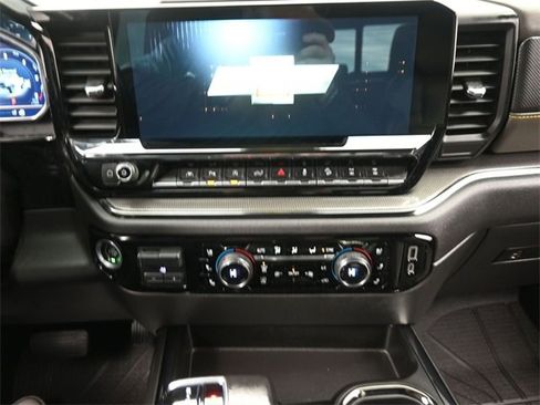 Used 2022 Chevrolet Silverado 1500 ZR2 image 10