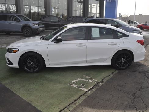Used 2023 Honda Civic Sport image 4