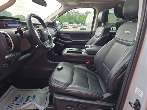 Used 2025 Ford Expedition Platinum AWD/4WD image 6