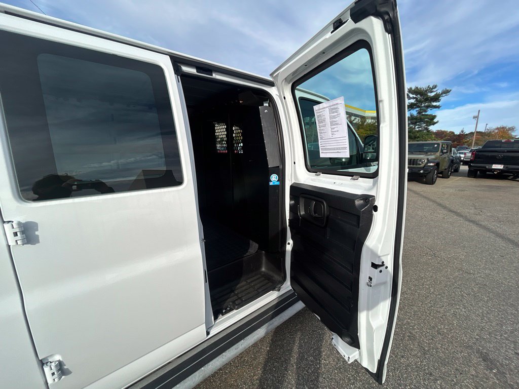 Used 2025 GMC Savana 2500 w/ Driver Convenience Package RWD image 22