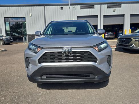 Used 2019 Toyota RAV4 LE FWD image 3