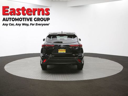 Used 2023 Toyota Highlander L image 37