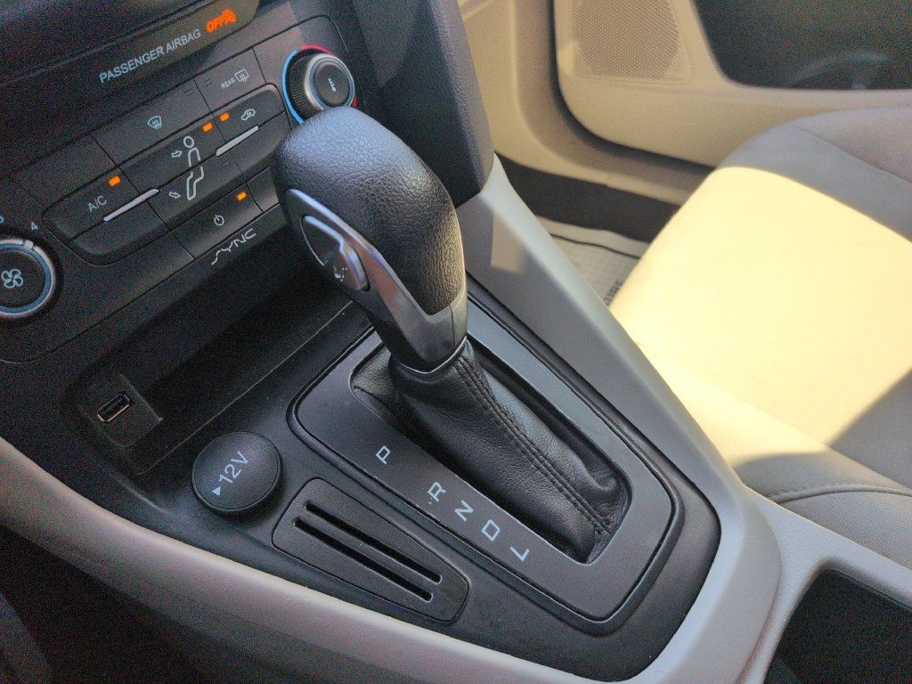 Used 2018 Ford Focus SE w/ SE Appearance Package FWD image 24