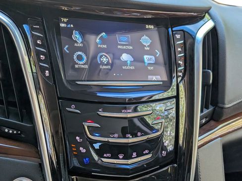 Used 2019 Cadillac Escalade Luxury AWD/4WD image 19
