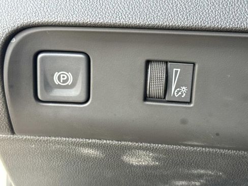 Used 2023 Buick Enclave Essence image 43