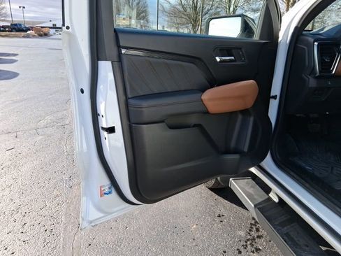 Used 2024 GMC Canyon AT4 w/ Canyon Safety Plus Package image 8