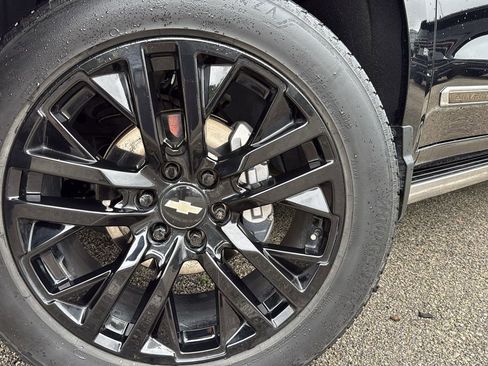 Used 2022 Chevrolet Silverado 1500 High Country w/ Technology Package image 9