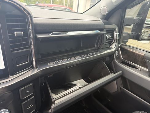 Used 2023 Ford F250 Lariat w/ Lariat Ultimate Package AWD/4WD image 48