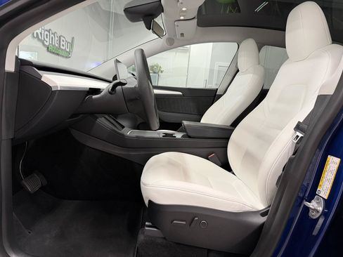 Used 2024 Tesla Model Y Long Range AWD/4WD image 8