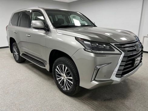 Used 2016 Lexus LX 570 4WD w/ Luxury Package image 2