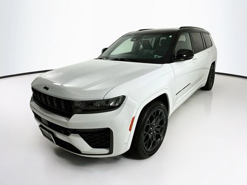 Used 2026 Jeep Grand Cherokee L Summit w/ Obsidian Package AWD/4WD image 3