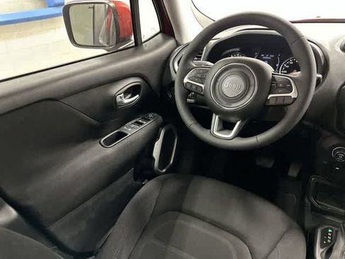 Used 2019 Jeep Renegade Latitude FWD image 12