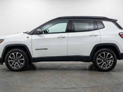 Used 2025 Jeep Compass Trailhawk AWD/4WD image 5