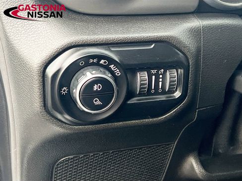 Used 2021 Jeep Gladiator Sport image 13