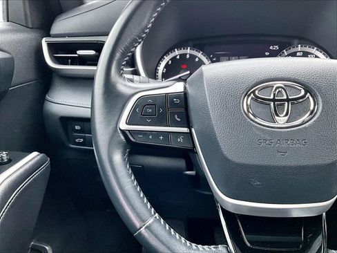 Used 2022 Toyota Highlander XSE image 24