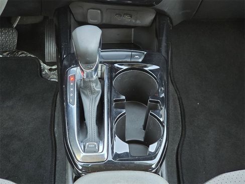 Certified 2025 Chevrolet Trax LT image 20